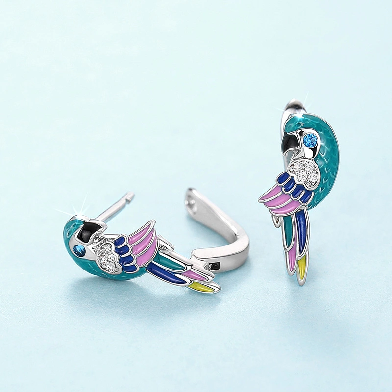 Hot selling ear clips from European and American manufacturers, oil dripping parrot bird jewelry, cute simulated animal zircon style