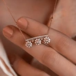 Xiaohongshu recommends a fairy-style fresh flower pendant with an oil-drop flower-shaped necklace and sweater chain.