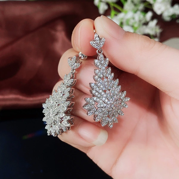High-end heavy-duty wedding accessories European and American bride fashion evening niche earrings luxury full diamond earrings