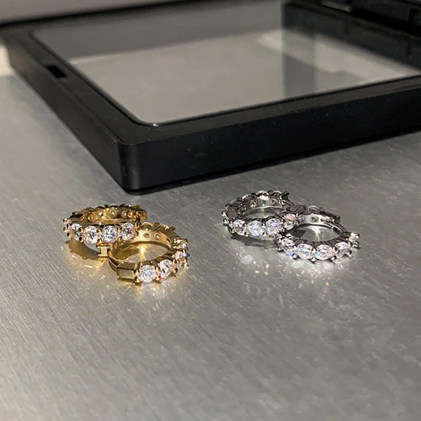 Live hot selling exquisite fashion earrings for women inlaid with zircon sparkling jewelry chic style hot style