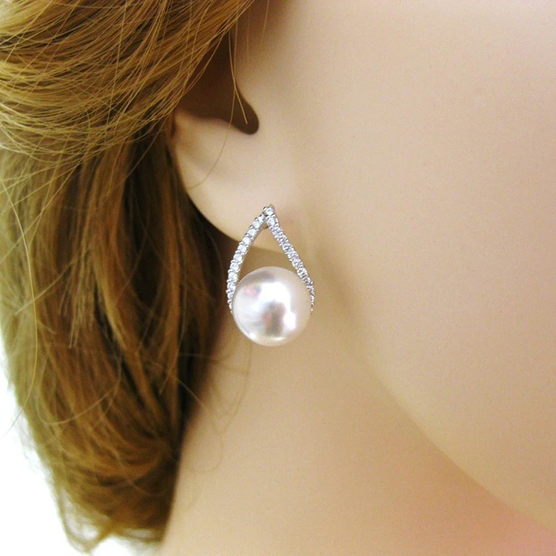  High-end V-shaped earrings with imitation pearl design, exquisite earrings, high-end and elegant popular simple earrings