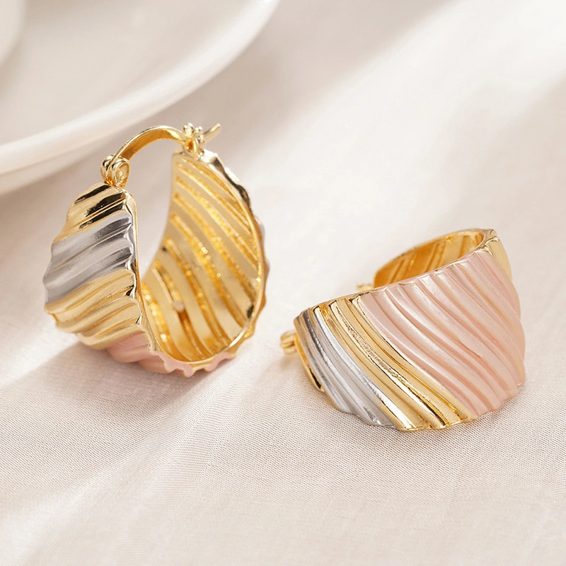 Hot selling fashionable multi-color earrings, factory direct sales, fresh flower jewelry, fashionable and elegant U-shaped style