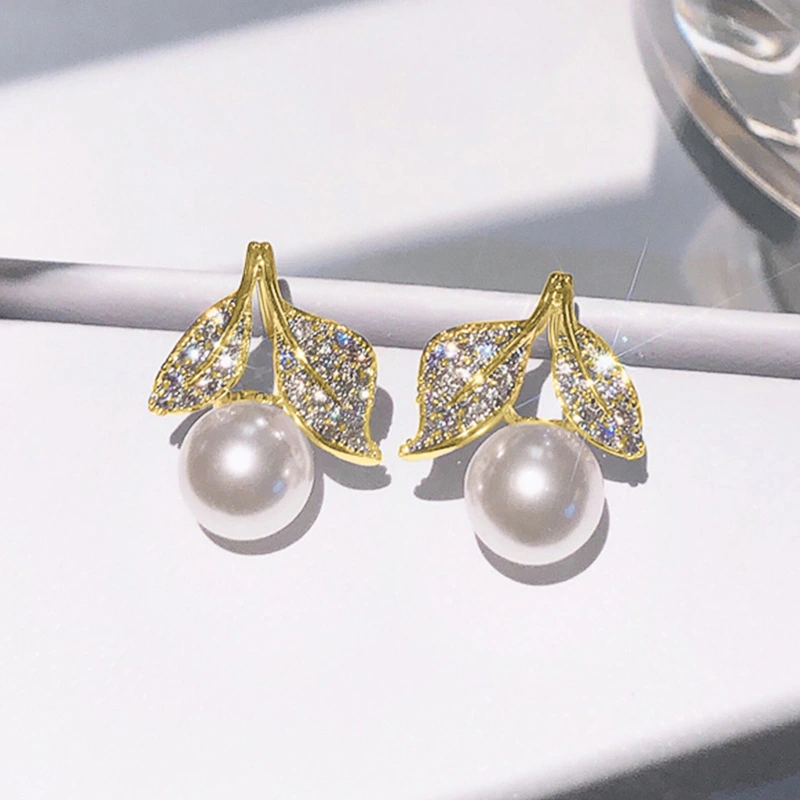New imitation pearl leaf earrings for women, daily wear, ladies' accessories, fashionable, elegant and light luxury style