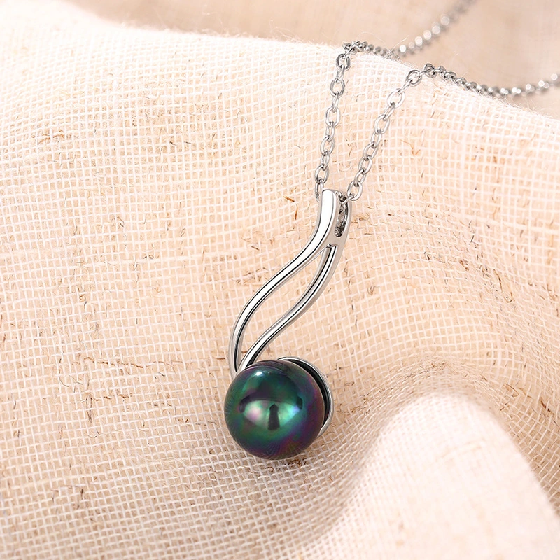   Hot selling colorful imitation pearl necklace French retro temperament pendant simple fashion light luxury necklace