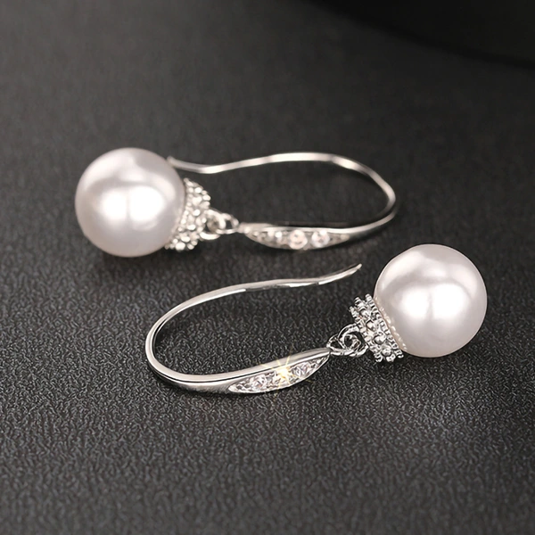  Fashionable and exquisite imitation pearl earrings for women, small fragrance style, light luxury style earrings, European and American super popular earrings