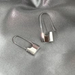 Minimalist metallic cool style earrings, fashionable designer style, lock-shaped earrings, factory direct sales