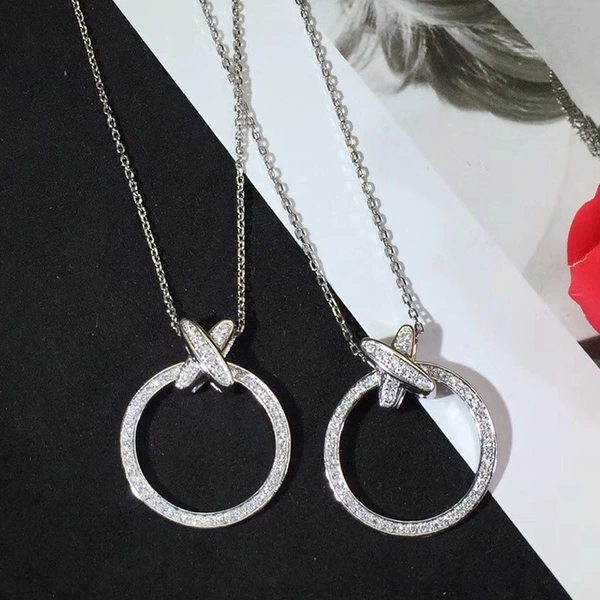 Live hot selling temperament celebrity cross pendant necklace European and American cool style necklace