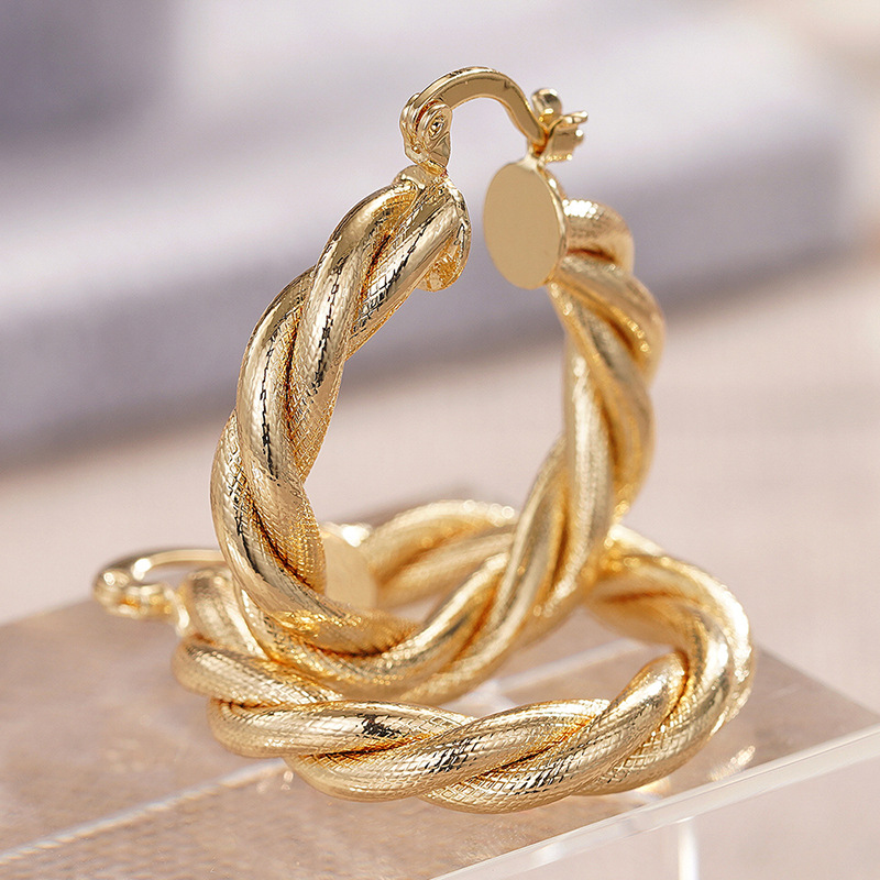 Manufacturers wholesale Middle Eastern Asian hot style twist braided thread design earrings net celebrity style ring heavy industry