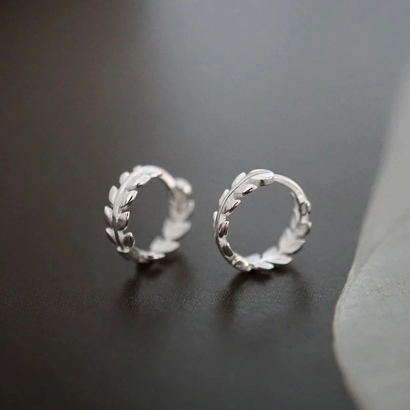   Commuter leaf earrings for women, simple accessories for daily wear, fresh and rustic style earrings
