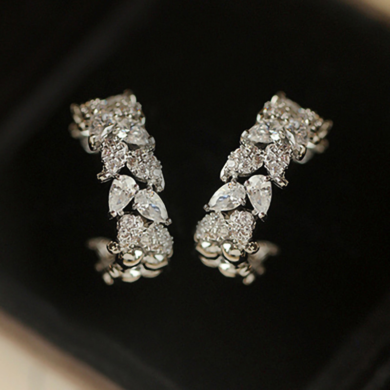 Korean fashion exquisite high-end earrings teardrop-shaped temperament C-shaped earrings plant leaf earrings