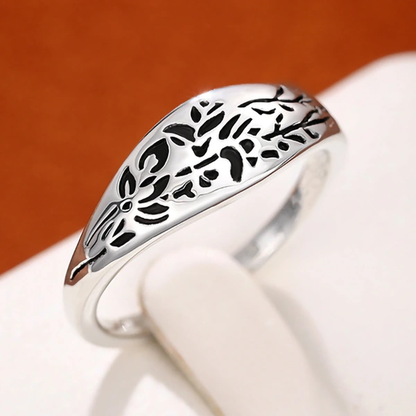   Hot selling new jewelry simple creative floral ring fashionable metallic women's ring