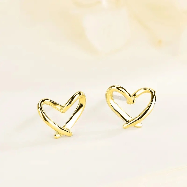   Simple minimalist heart earrings for women, sweet and fashionable everyday accessories