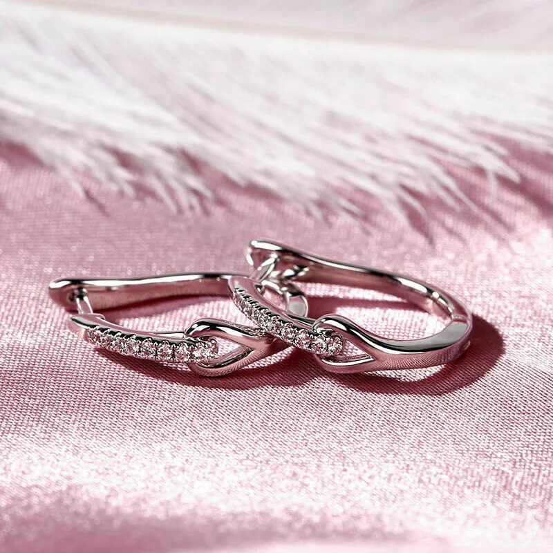 New ear clips with niche design, geometric earrings, and versatile student earrings are hot on sale in the Doukuai special zone.