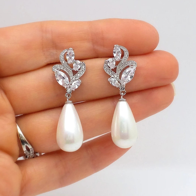 Manufacturer wholesale high quality earrings Korean style imitation pearl pendant teardrop shaped floral bridal earrings