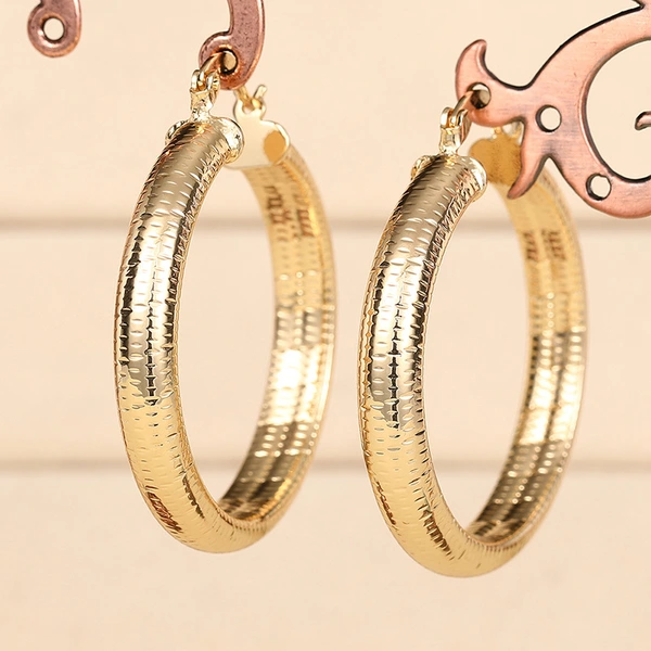 Middle Eastern hot-selling earrings for women with striped metal texture accessories, manufacturers of European and American new styles