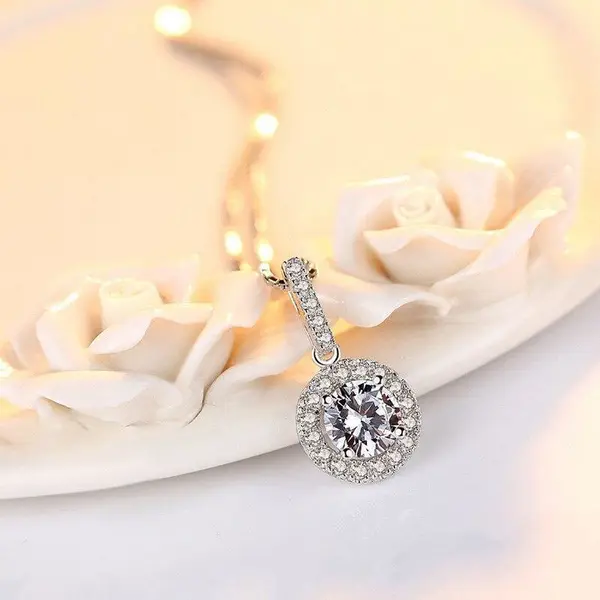 European and American copper-plated white gold pendant exquisite disc zircon style necklace classic clavicle chain for women