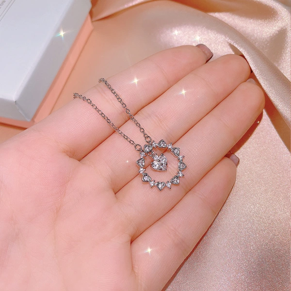 European and American classic Virgin Mary necklace heart-shaped geometric pendant with diamond colored zircon love necklace