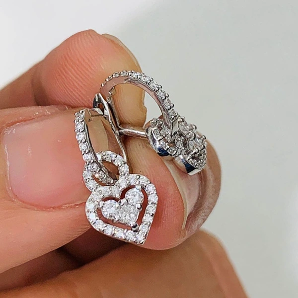 Jewelry wholesale light luxury design high-end heart-shaped earrings for women autumn and winter new love earrings