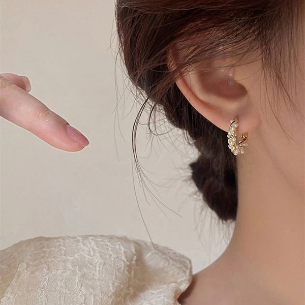  Korean Dongdaemun autumn new fashion earrings imitation pearl twist earrings Korean style elegant earrings