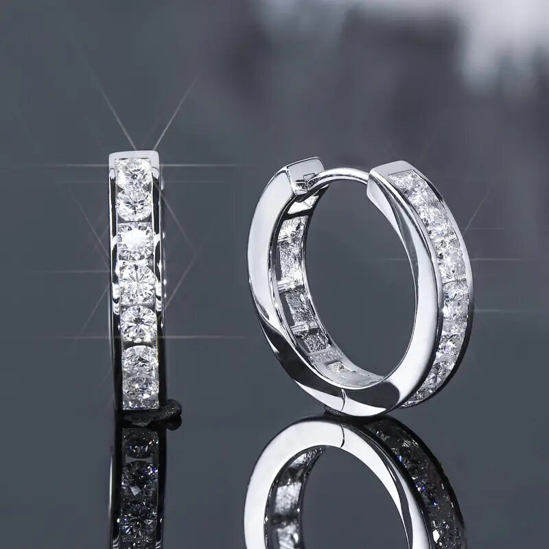 New women's hoop earrings with geometric diamonds, elegant and fashionable earrings for daily wear