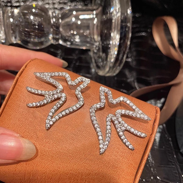  Fashionable imitation animal earrings swallow temperament design earrings atmospheric high-end full-studded female earrings