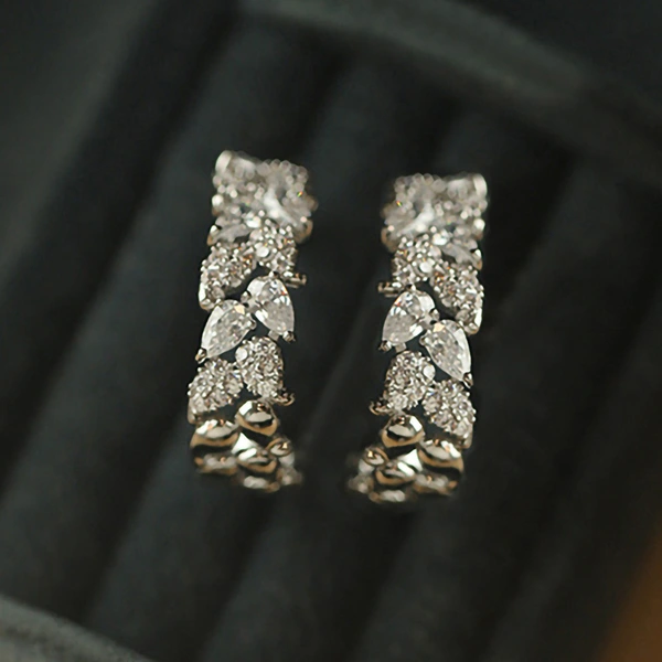 Korean fashion exquisite high-end earrings teardrop-shaped temperament C-shaped earrings plant leaf earrings