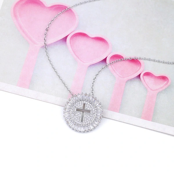New accessories women's copper inlaid diamond hollow round necklace exquisite shiny zircon couple necklace