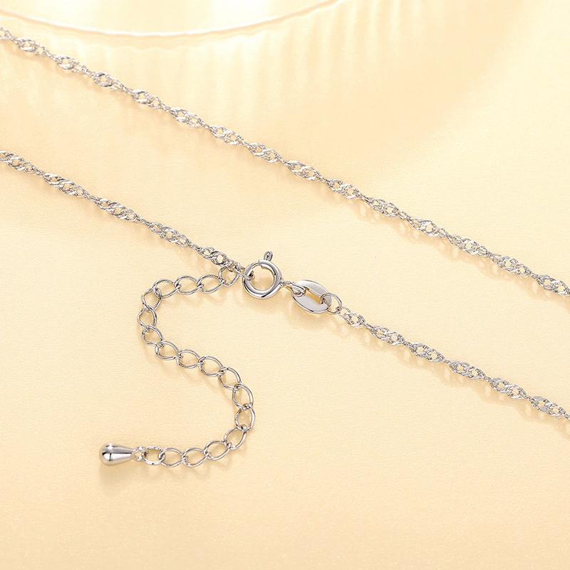 European and American fashion box chain cross chain water wave chain snake bone chain melon seed chain lip chain accessories female clavicle chain