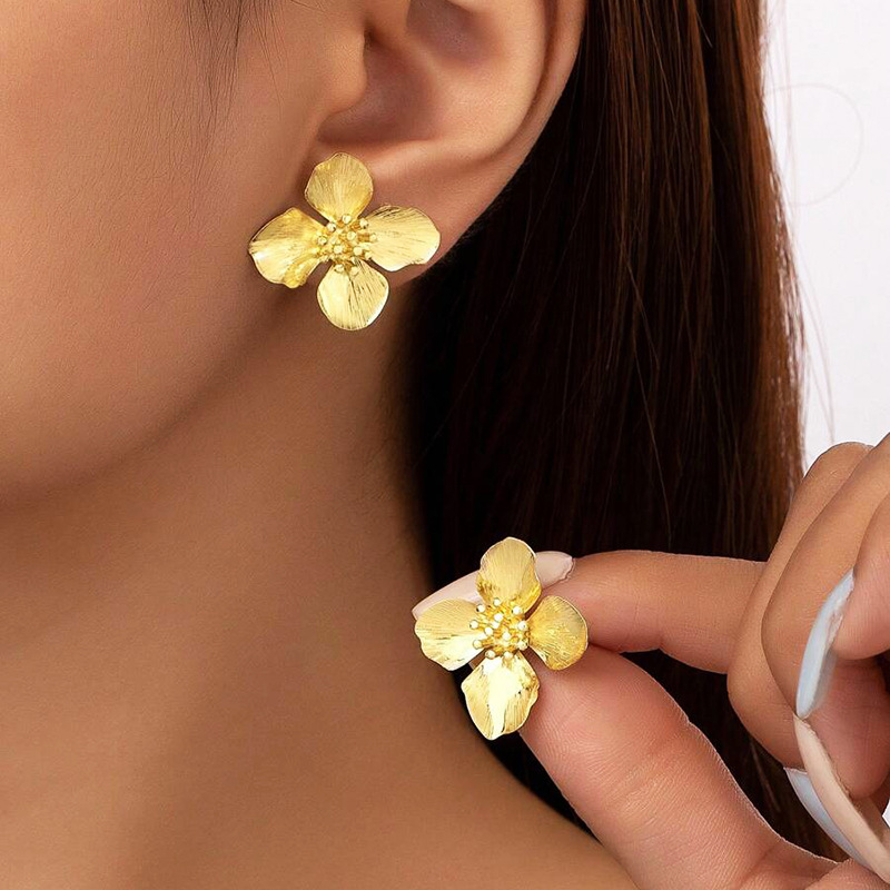 Popular electroplated flower earrings for women, French style, fashionable earrings, heavy-duty internet celebrity style jewelry