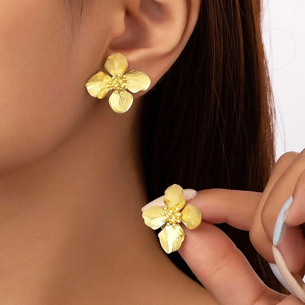 Popular electroplated flower earrings for women, French style, fashionable earrings, heavy-duty internet celebrity style jewelry