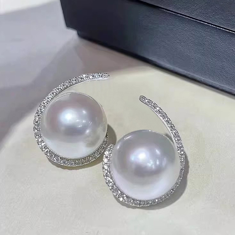 Live broadcast personality imitation pearl earrings women's exquisite and elegant temperament earrings princess niche daily style