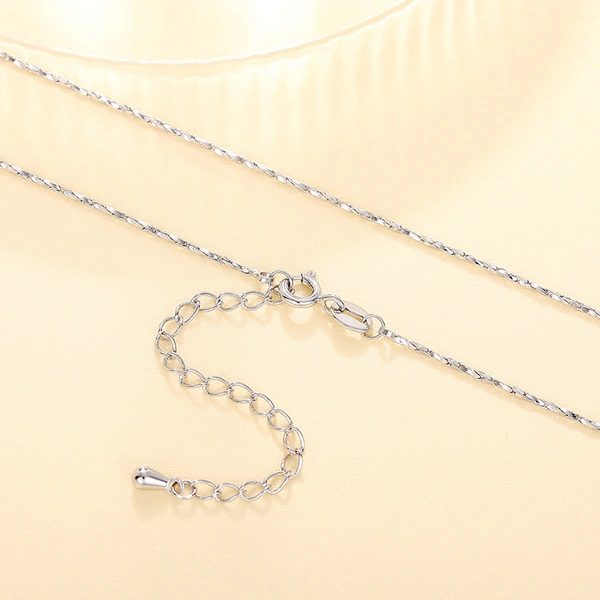 European and American fashion box chain cross chain water wave chain snake bone chain melon seed chain lip chain accessories female clavicle chain