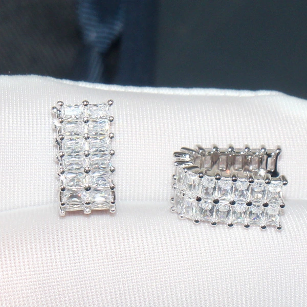  Korean light luxury niche earrings for women, versatile and elegant earrings, geometric quadrilateral earrings