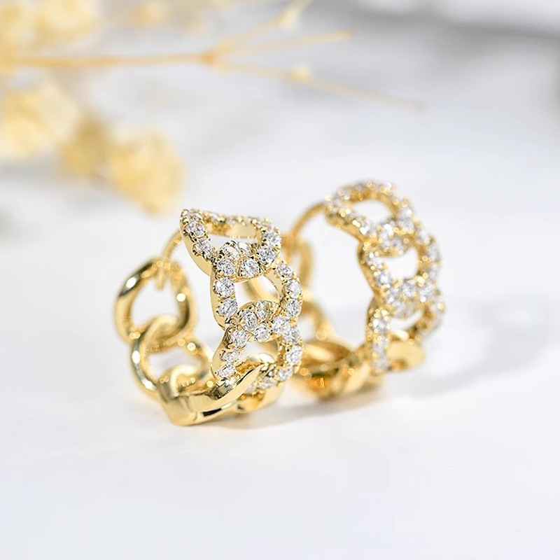 Metal hollow micro-inlaid zircon earrings with shiny ring buckle design, personalized jewelry, fashionable and light luxury jewelry