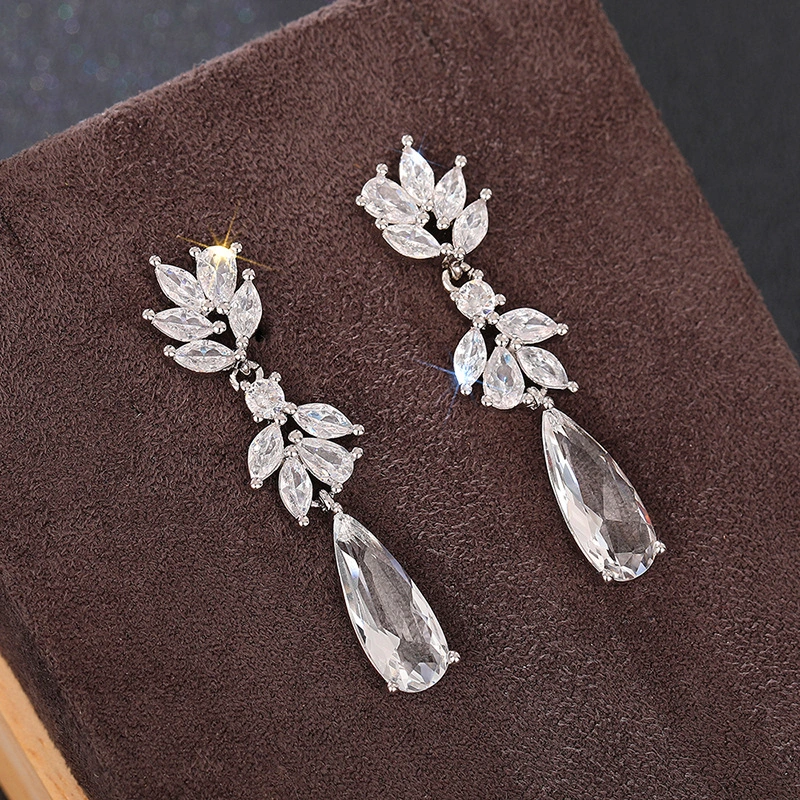  European and American style hot selling earrings for women, water drop flower pendant accessories, high-end light luxury fashion jewelry