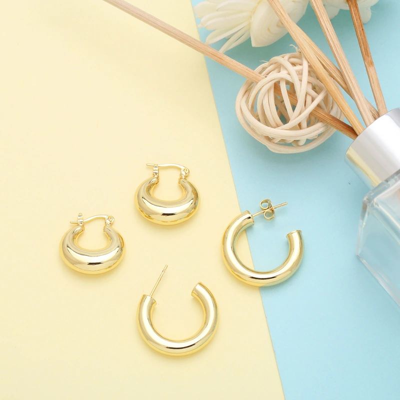 Clearance European and American trendy retro metal earrings for women French style high-end geometric glossy earrings err51