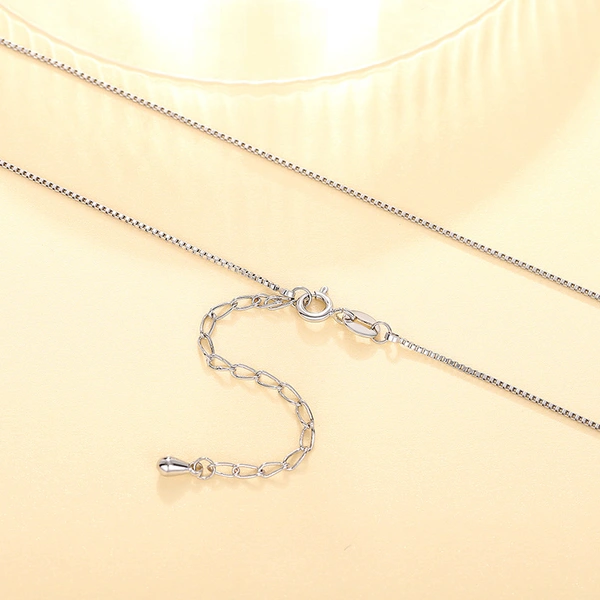 European and American fashion box chain cross chain water wave chain snake bone chain melon seed chain lip chain accessories female clavicle chain