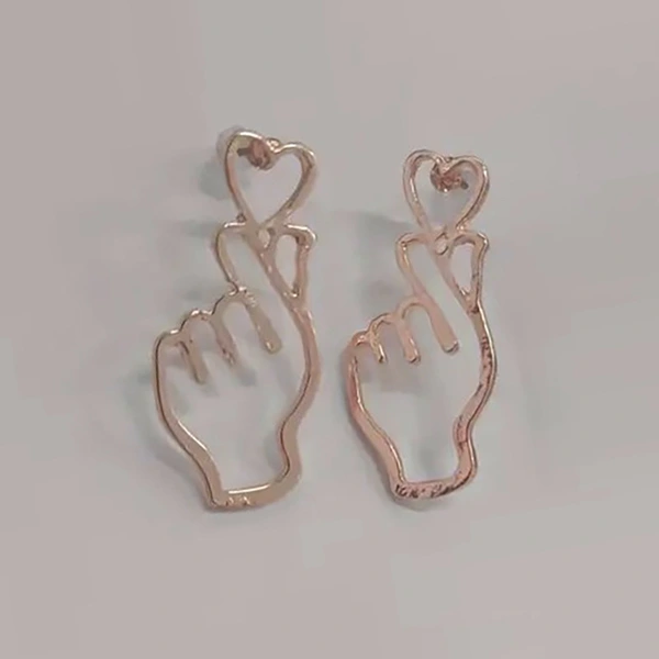 Simple hollow heart earrings for women, personalized European and American exaggerated metal earrings, gesture temperament earrings