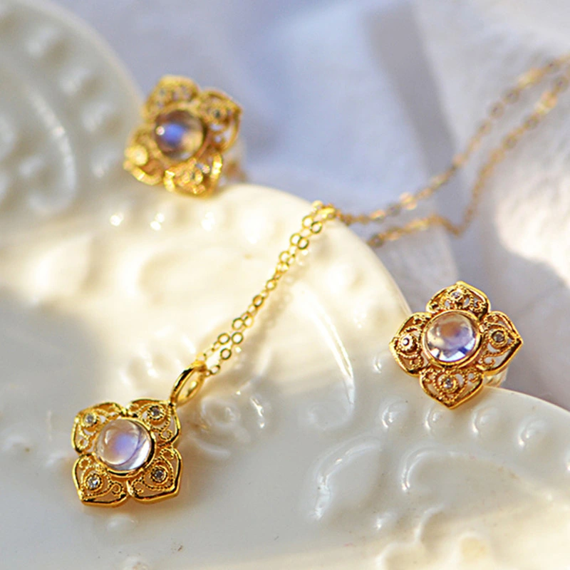  French fashion four-leaf clover hollow necklace earrings temperament lace retro set high-end female jewelry