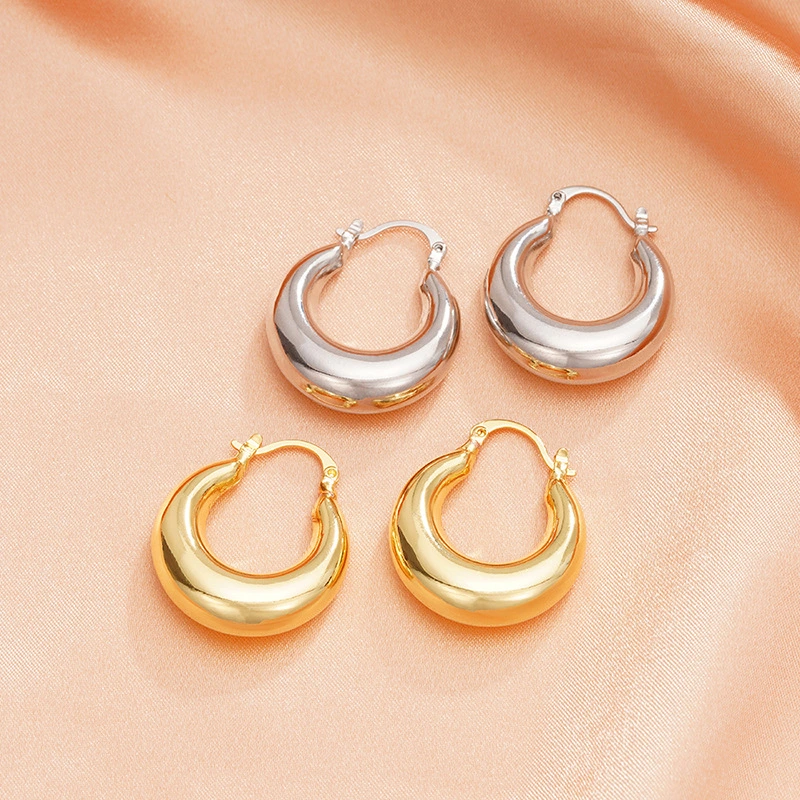 Fashionable and stylish earrings for women with French temperament. High-end popular online celebrity style.