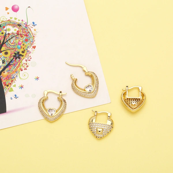 Cold style love earrings light luxury high-end peach heart earrings temperament simple and versatile heart-shaped earrings ert08