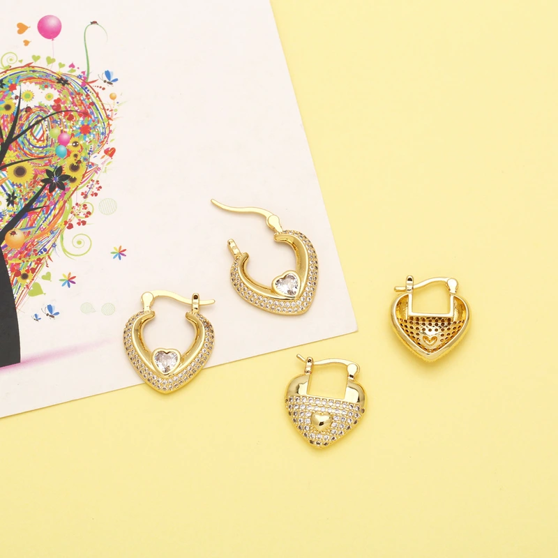 Cold style love earrings light luxury high-end peach heart earrings temperament simple and versatile heart-shaped earrings ert08