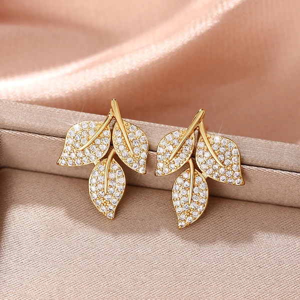  New style of diamond leaf earrings for women, exquisite and small, versatile earrings with floral design and aristocratic style