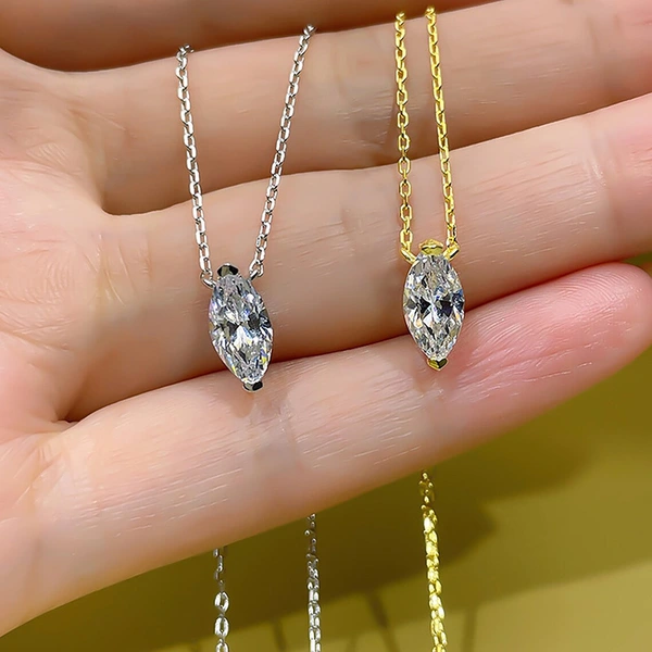  European and American new horse eye necklace simple olive shape stacking clavicle chain light luxury fashion design necklace