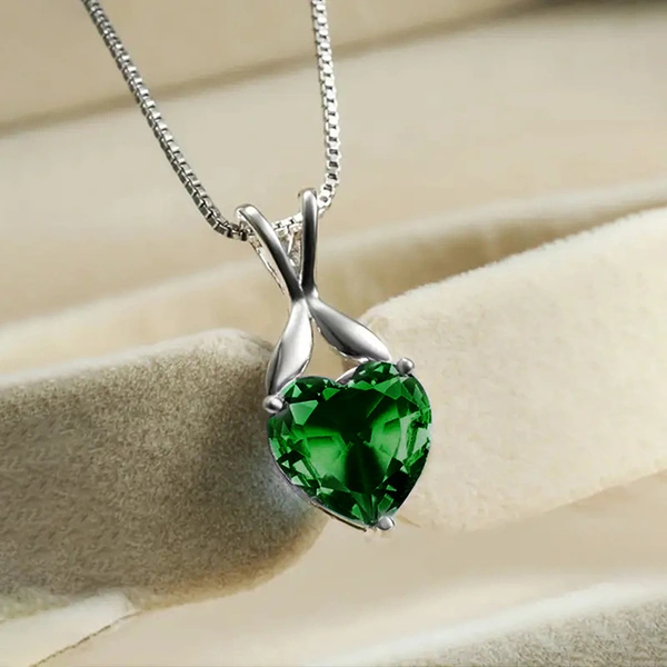   Hot selling new style heart-shaped pendant European and American versatile necklace simple floral box chain necklace
