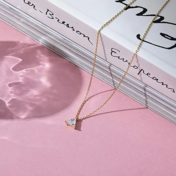 Hot selling new single diamond necklace Anna's same triangle pendant European and American new simple geometric necklace