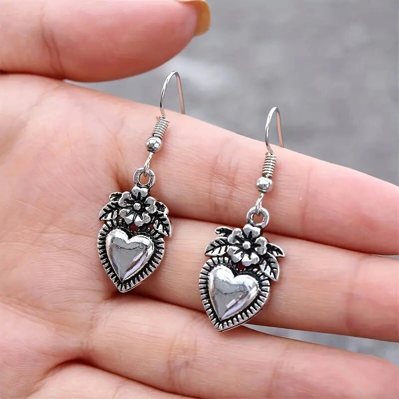 European and American popular earrings retro blackened old style love flower earrings heart-shaped female ear hooks