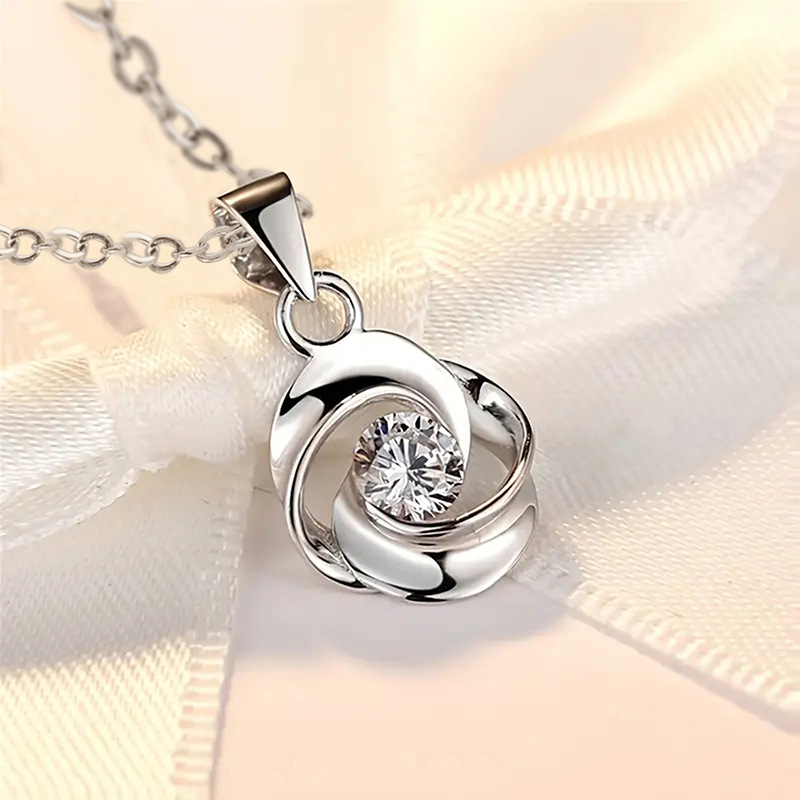  Love at first sight rotating love necklace for women Japanese and Korean simple temperament creative pendant four-leaf clover versatile necklace