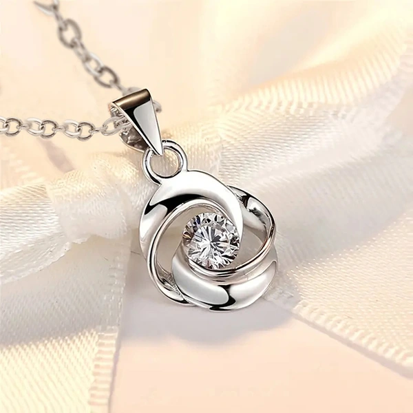  Love at first sight rotating love necklace for women Japanese and Korean simple temperament creative pendant four-leaf clover versatile necklace