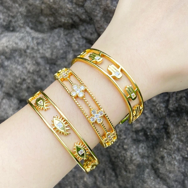 Hot selling gold-plated palm bracelet female niche design high-end flower wide version bracelet brf30